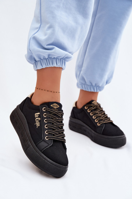 Scarpe per il tempo libero con una piattaforma Lee Cooper LCIN-26-44-4476 colore nero