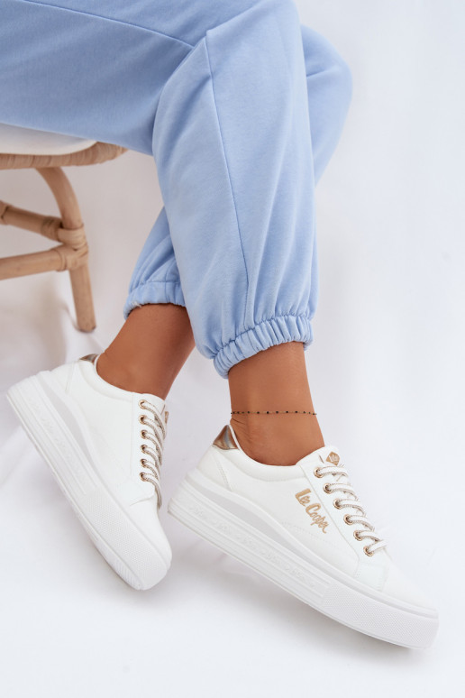Scarpe per il tempo libero con una piattaforma Lee Cooper LCIN-26-44-4478 Colore bianco