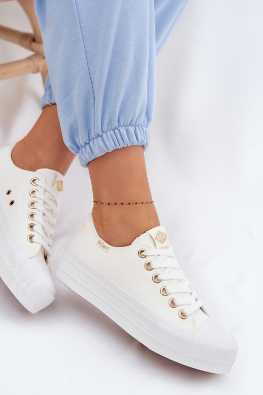 Scarpe per il tempo libero con una piattaforma Lee Cooper LCIN-26-31-4369 Colore bianco