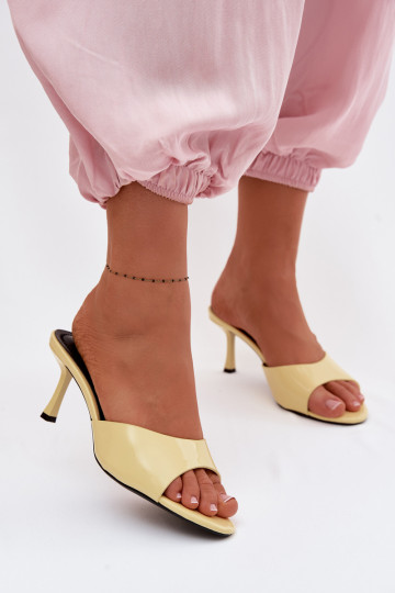 con effetto vernice PantofoleImitacji Skóry con tacchi sottili colore giallo Melissea