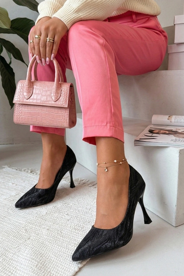 Scarpe con tacco nere delle donne con finitura lucida Gwyneira 2