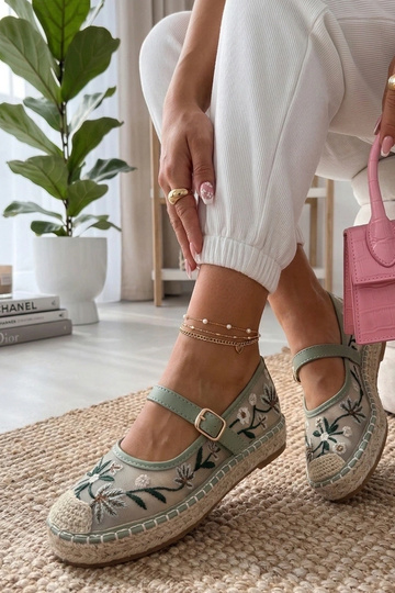 Espadrillas verdi decorate...
