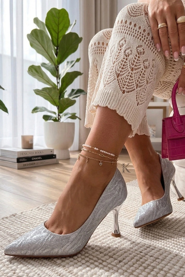 Scarpe con tacco argento con finitura lucida Gwyneira