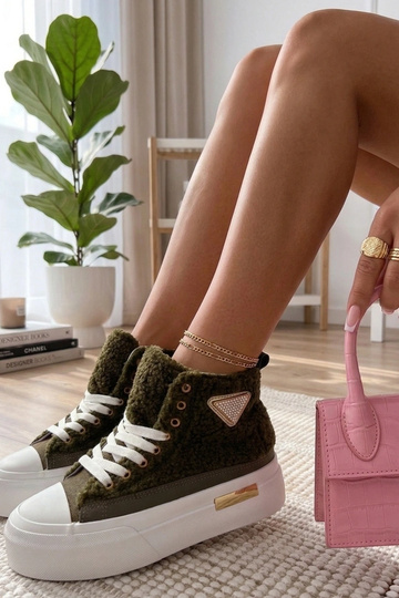 Sneakers verdi pelose con pietre di zirconio sopra la caviglia Lucia