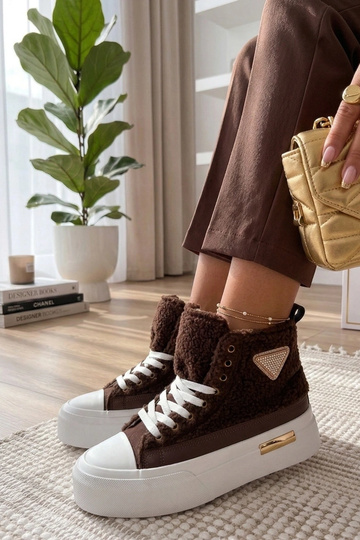 Sneakers marroni pelose con pietre di zirconio sopra la caviglia Lucia 2