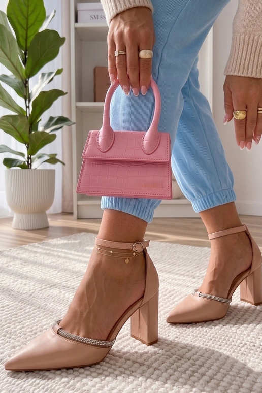 Scarpe color sabbia con zirconi...