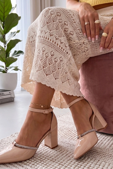 Décolleté color sabbia...