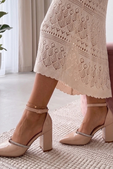 Décolleté color sabbia... 2