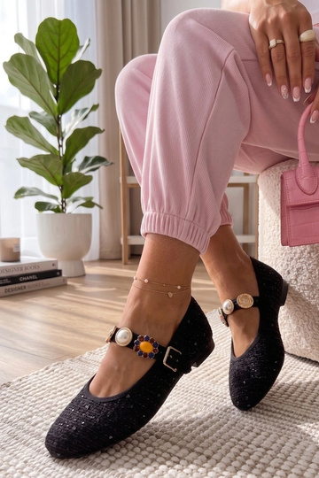 Ballerine nere con cinturino decorativo Chantal