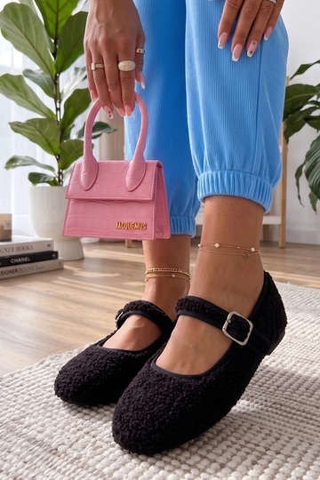 Ballerine nere pelose con cinturino Chantalek