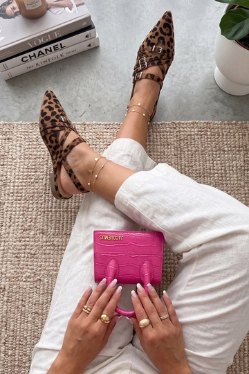 Ballerine con stampa leopardata e tacco aperto, decorate con nastri Theodora 2