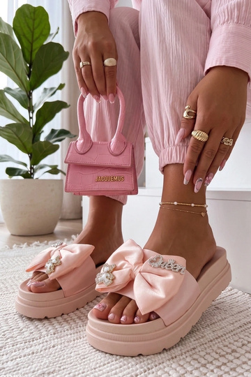 Różowe Klapki Na Platformie...