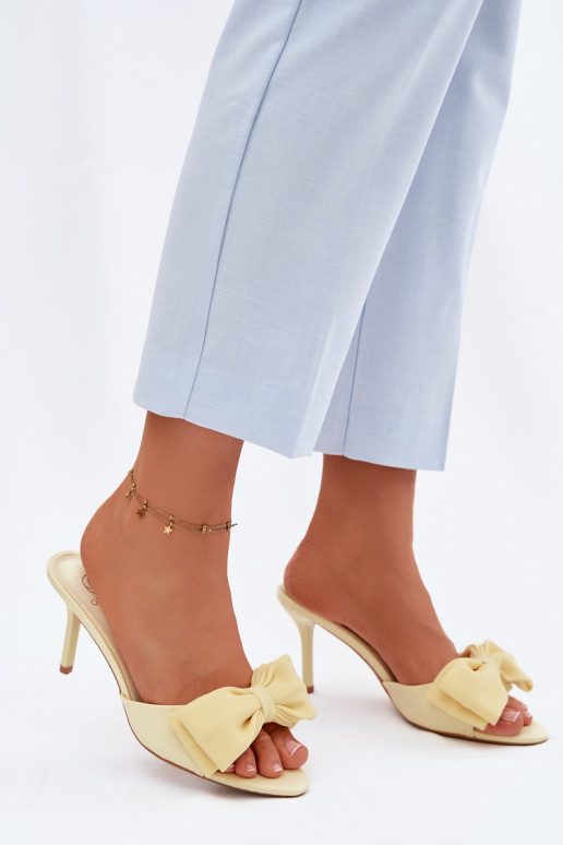 Pantofole donna con tacchi sottili e fiocchi gialli Jelessa