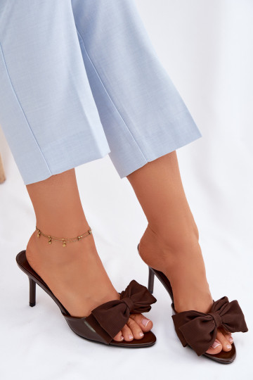 Pantofole donna con tacchi sottili e fiocchi color cioccolato Jelessa