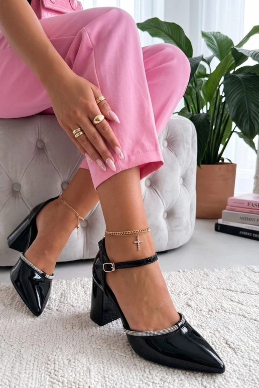 Mocassini neri in vernice con zirconi...