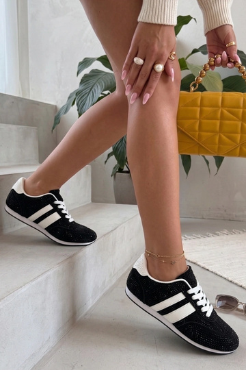 Sneakers nere con zirconi...