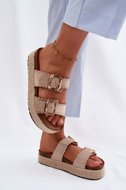 Pantofole da donna con una piattaforma Con treccia colore dorato con fibbie I con rivetti beige