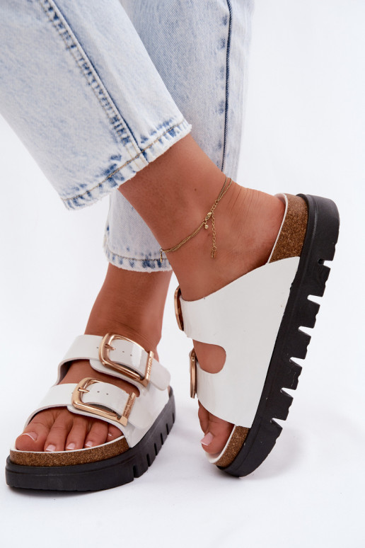 con effetto vernice Pantofole da donna con una piattaforma Ze colore doratomi con fibbiemi Lee Cooper LCIN-26-35-4460L Colore bi