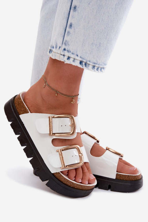 con effetto vernice Pantofole da donna con una piattaforma Ze colore doratomi con fibbiemi Lee Cooper LCIN-26-35-4460L Colore bi