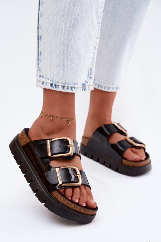 con effetto vernice Pantofole da donna con una piattaforma Ze colore doratomi con fibbiemi Lee Cooper LCIN-26-35-4459L colore ne