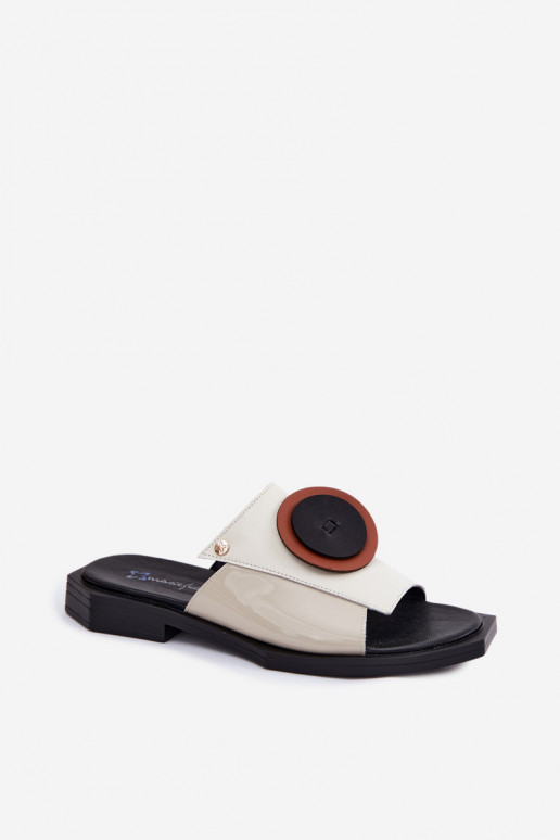 Pantofole in pelle da donna color sabbia e nero con design geometrico Tai turiciejka K7479-01
