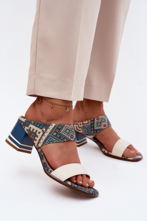 Pantofole in pelle da donna color sabbia e blu con motivo e tacco Tai turiciejka K7522-04