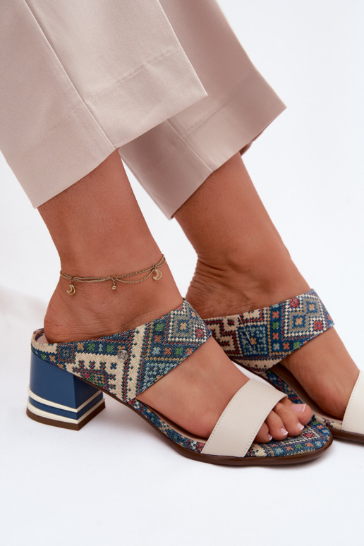 Pantofole in pelle da donna color sabbia e blu con motivo e tacco Tai turiciejka K7522-04
