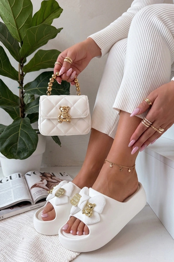 Infradito a piattaforma... 2