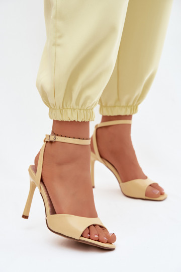 Sandali gialli con tacco sottile in ecopelle Olissey 2