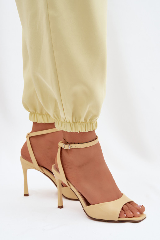 Sandali gialli con tacco sottile in ecopelle Olissey