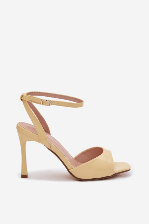 Sandali gialli con tacco sottile in ecopelle Olissey