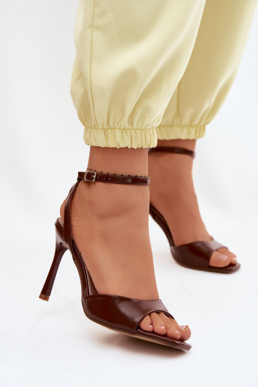 Sandali marroni con tacco sottile in ecopelle Olissey