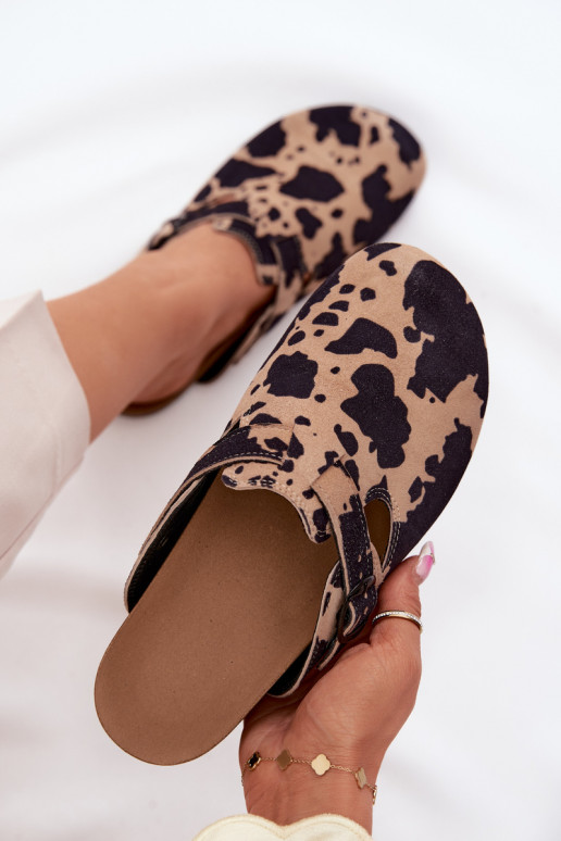Mule in pelle scamosciata con fibbie Zazoo 1905, colori sabbia e nero