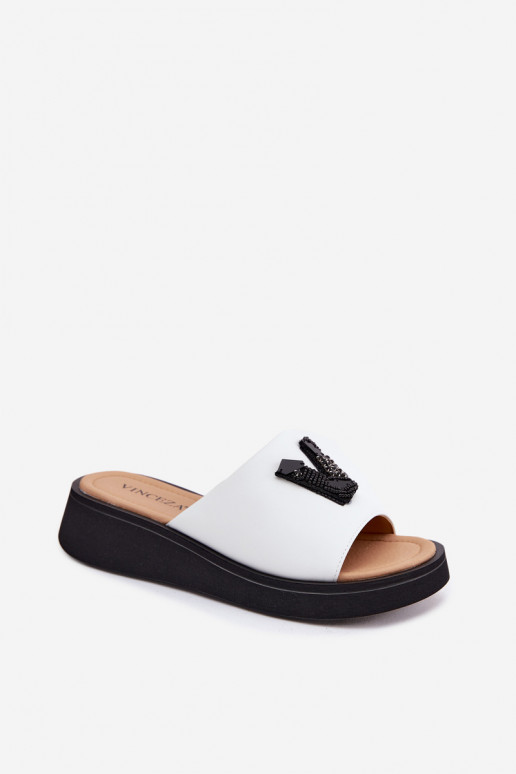 Ciabatte in pelle da donna con tomaia a V su piattaforma Vinceza 66950, colore bianco