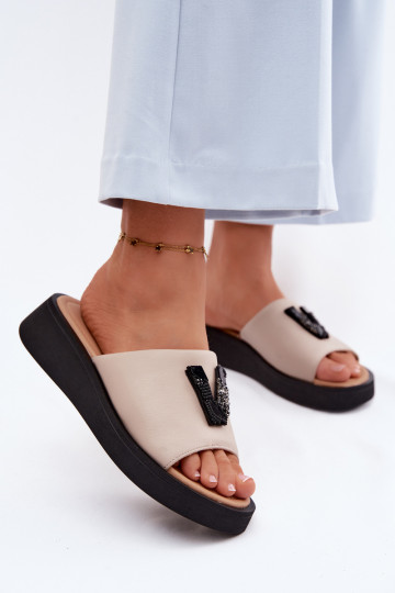 Ciabatte in pelle da donna con tomaia a V su piattaforma Vinceza 66950, colore sabbia 2