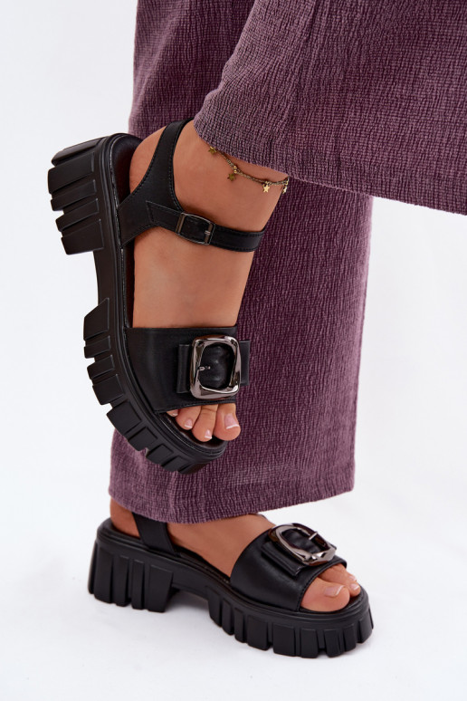 Sandali da donna Femminile con una piattaforma con fibbie Vinceza 79611 colore nero