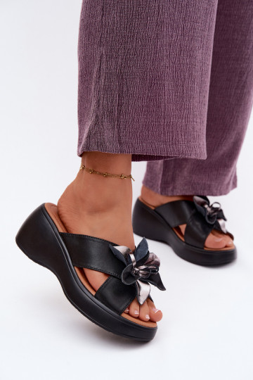 Pantofole in pelle con piattaforma e fiori decorativi Vinceza 41511, colore nero 2