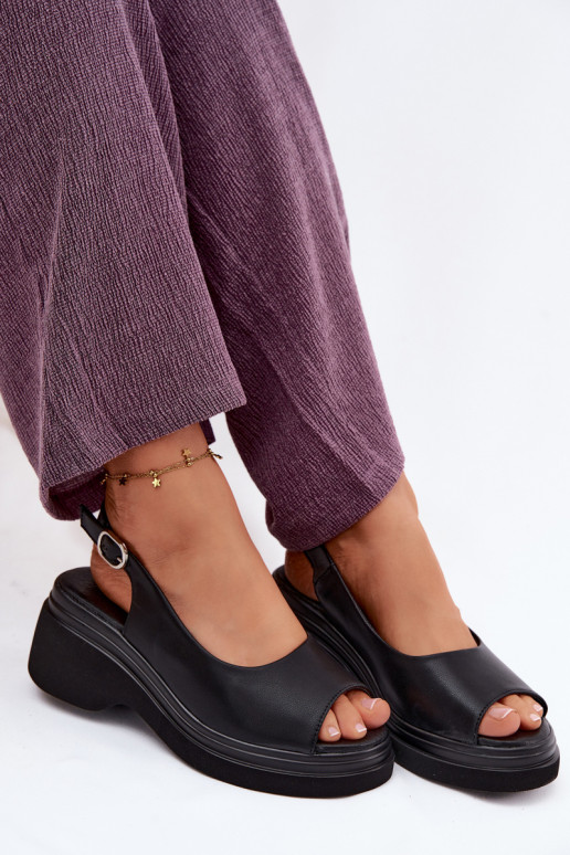 Sandali in pelle con piattaforma Vinceza 66936, colore nero