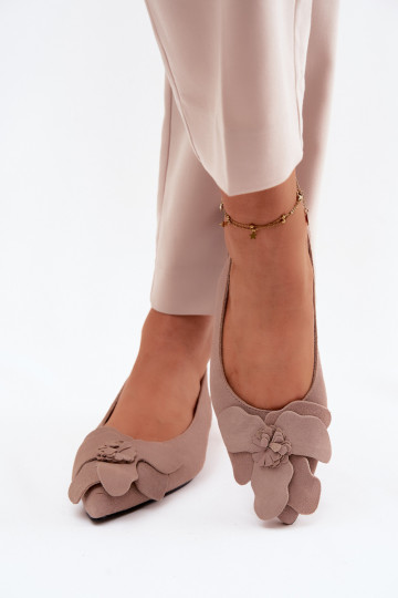 Sandali in pelle con piattaforma, tacco largo e fiore Vinceza 66951, colore sabbia 2