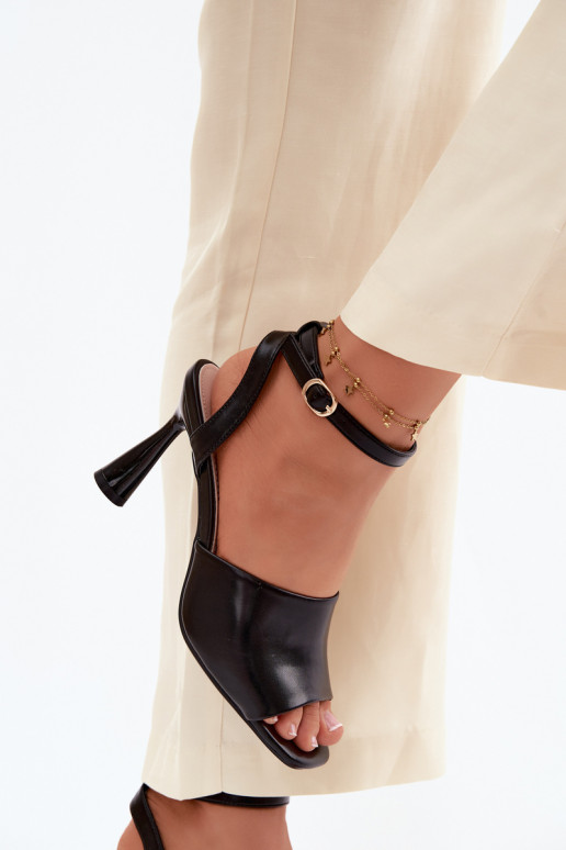 Sandali da donna con i tacchi Vinceza 62297 colore nero