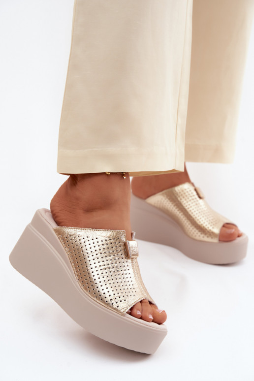 Pantofole dorate da donna in ecopelle con piattaforma Vinceza 95392