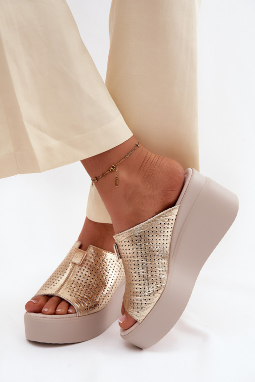 Pantofole dorate da donna in ecopelle con piattaforma Vinceza 95392