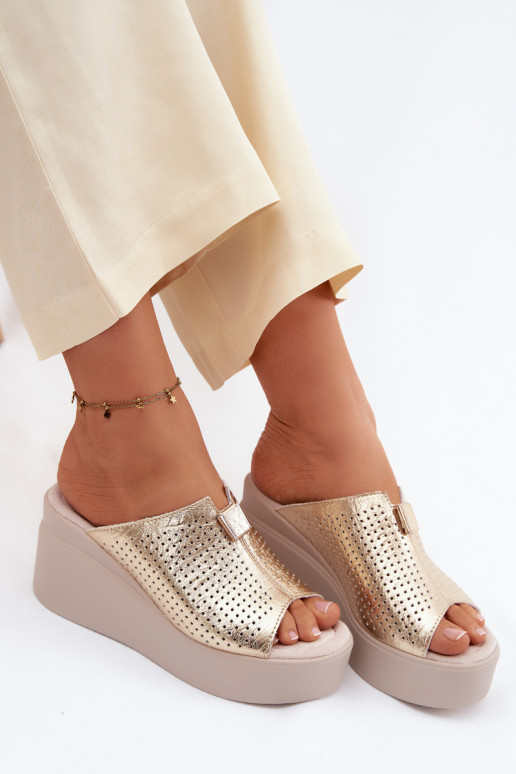 Pantofole dorate da donna in ecopelle con piattaforma Vinceza 95392