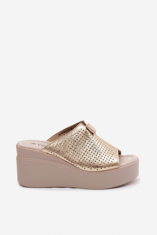 Pantofole dorate da donna in ecopelle con piattaforma Vinceza 95392