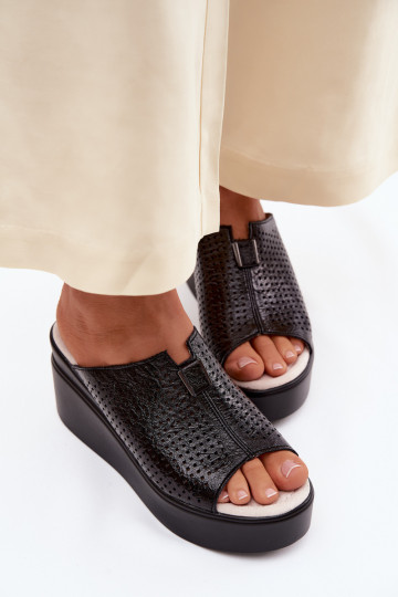 Pantofole nere da donna in ecopelle con piattaforma Vinceza 95392