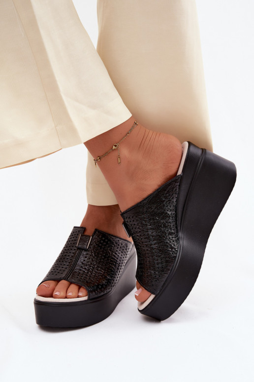 Pantofole nere da donna in ecopelle con piattaforma Vinceza 95392