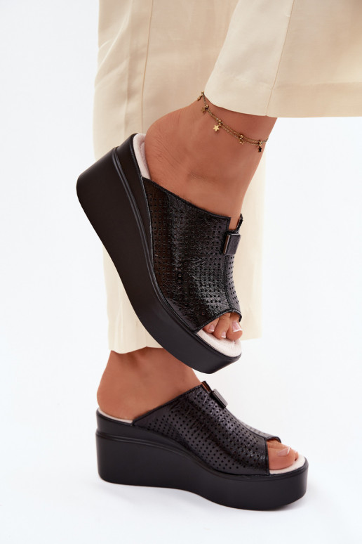 Pantofole nere da donna in ecopelle con piattaforma Vinceza 95392