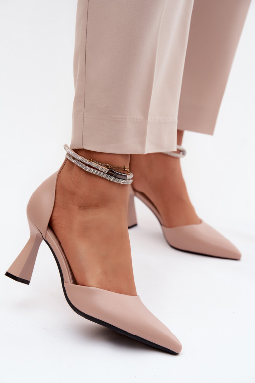 Scarpe beige con tacco basso e cinturini lucidi Vinceza 62283