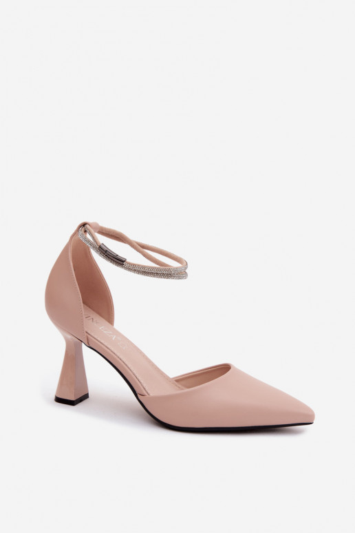 Scarpe beige con tacco basso e cinturini lucidi Vinceza 62283