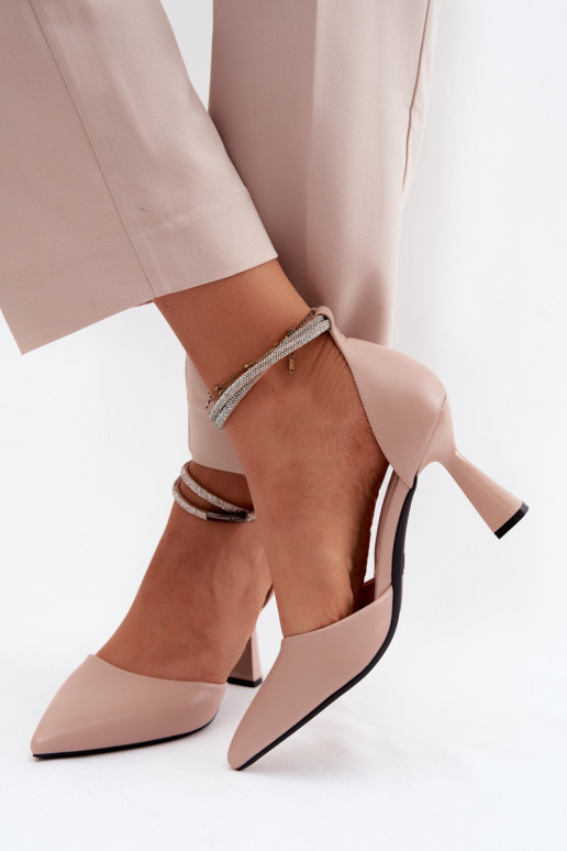Scarpe beige con tacco basso e cinturini lucidi Vinceza 62283